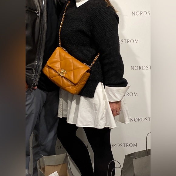 Chanel 19 Light Brown Medium - Picture 9 of 9